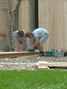 Fermeture des arcs des communs Ouest