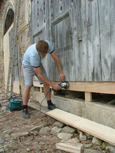 Fermeture des arcs des communs Ouest