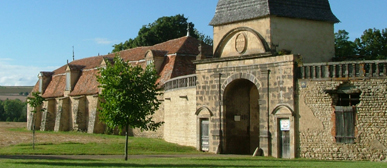 Le pavillon d'entrée et les communs – entrer dans le site